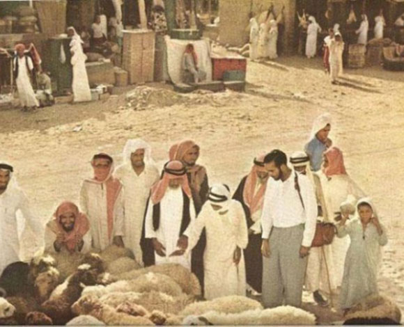صور نادرة لأداء المسلمين مناسك الحج عام 1953