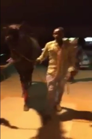 أغرب هدية زفاف لعريس سعودي