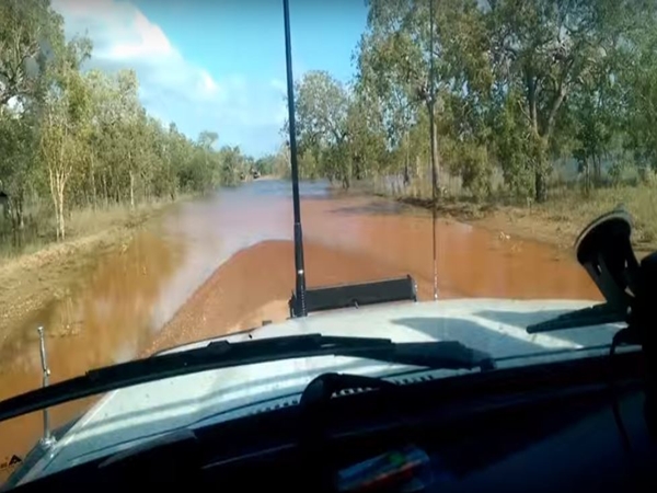 تويوتا لاند كروزر ليست للأرض فقط