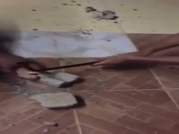 يكسرون أصابعهم من أجل العطلة