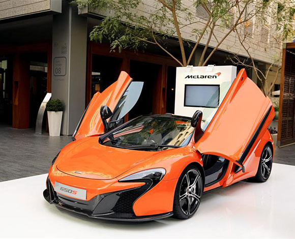 Motor Village يجمع السيارات الفارهة في دبي