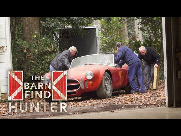 يعثرون على كنز مخبأ في مرآب سيارة مهجور .. فيديو