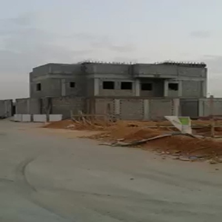 شاهد لماذا وقف هذا المواطن عند أحد البيوت ليدعي لصاحبها