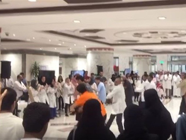 بالفيديو: رقص داخل مستشفى في السعودية!