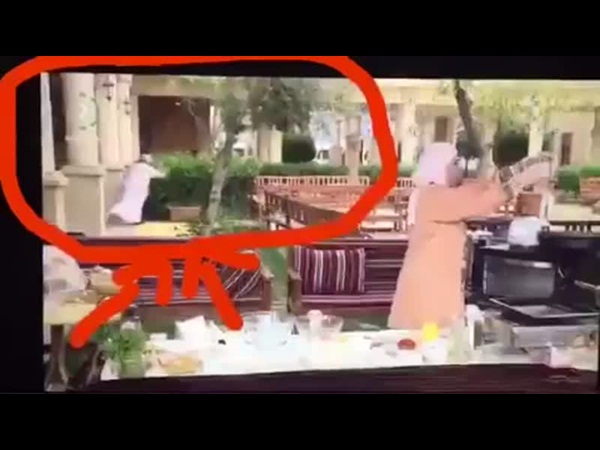 فيديو طريف .. شاهد ما يدور في خلفية البرنامج