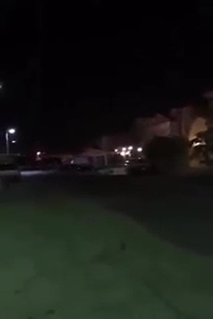 مواطن يصور سيدة تقتحم منزله .. فيديو