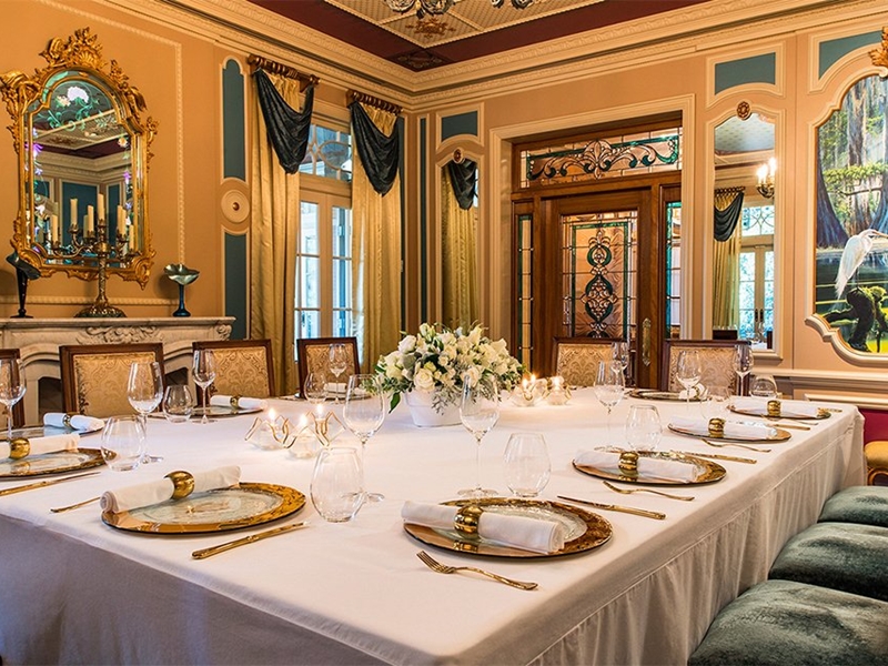 15 ألف دولار لتتناول وجبتك بمطعم 21 Royal بديزني لاند