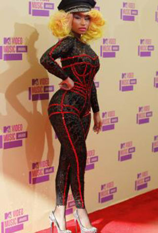 إليك بالصور أزياء النجمة "Nicki Minaj" 