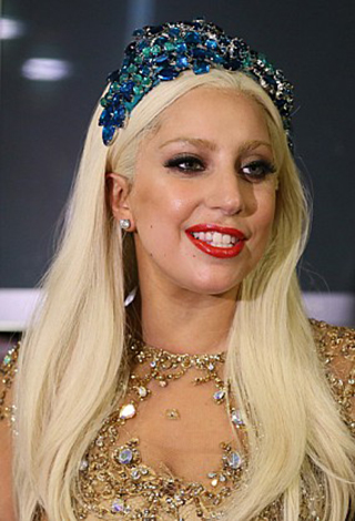 "Lady Gaga"  تصل الى دبي وحفل كبير مساء اليوم
