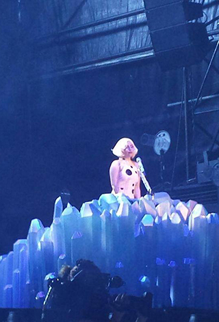 "Lady Gaga" تفتتح جولتها العالمية من دبي  