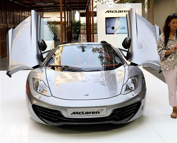 Motor Village يجمع السيارات الفارهة في دبي
