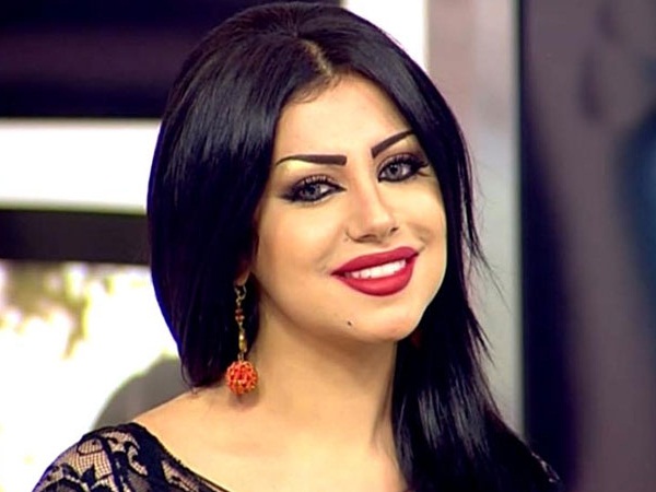 شاهد حليمة بولند تدفع أحد المعجبين .. تعرف على السبب