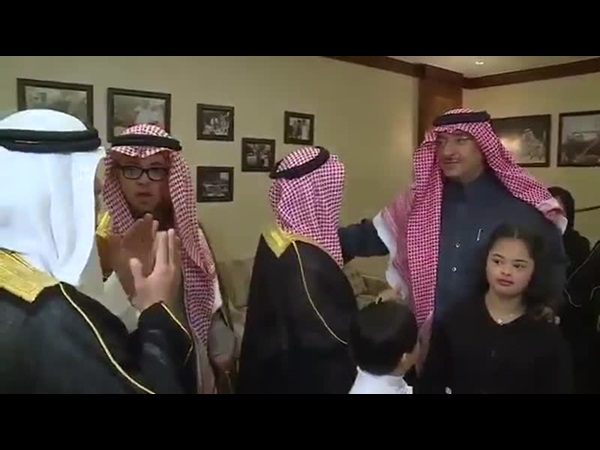 شاهد رد فعل ولي العهد على شاب مصاب بمتلازمة داون والعلاقة بنادي النصر
