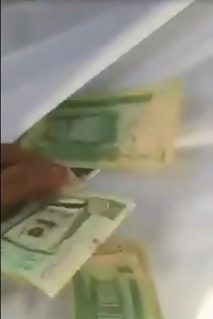 شاهد كيف قرر هذا الشاب دفع غرامته المالية لحرس الجامعة