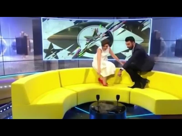 فيديو طريف .. شاهد رد فعل مقدما برنامج مباشر عند رؤيتهم لعنكبوت داخل الاستوديو