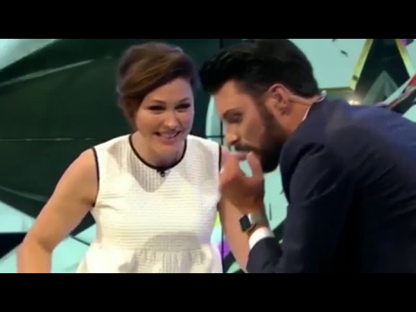 فيديو طريف .. شاهد رد فعل مقدما برنامج مباشر عند رؤيتهم لعنكبوت داخل الاستوديو