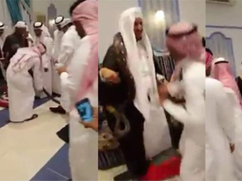 اضغط لمشاهدة الفيديو: ثعبان ضخم هدية لعريس في عرس سعودي!