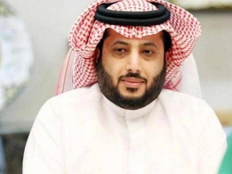 شاهد: عازف كمان يثير إعجاب تركي آل شيخ والأخير يغرد "مطلوب"