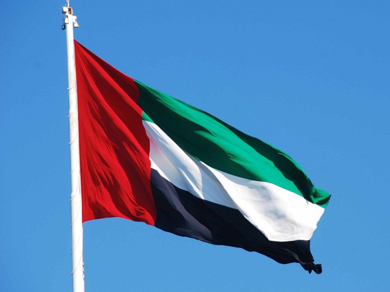 مواطن يحتفل باليوم الوطني للإمارات برحلة  في أرجاء الدولة مشياً على الأقدام