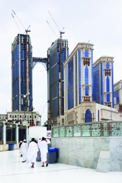 الانتهاء من تركيب أعلى مصلى معلق في العالم