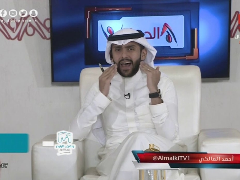 اضغط لمشاهدة الفيديو: مذيع سعودي ينفعل على متصلة ويتهمها بقلة الحياء بعد أن دعت للضيف!