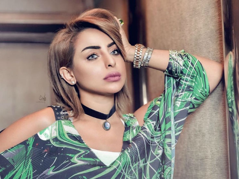 اضغط لمشاهدة الفيديو: بائعة شعبية لم تتعرف على الشاعرة نهي نبيل: "منو أنتِ؟"