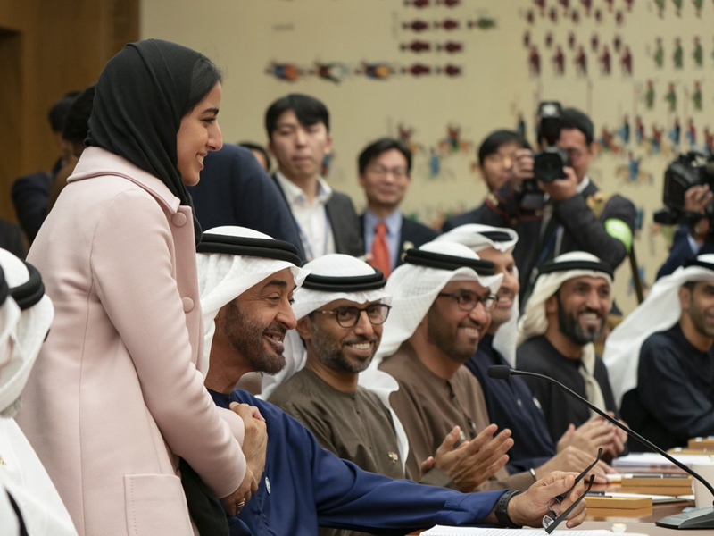 اضغط لمشاهدة الفيديو: فيديو مؤثر يظهر حنان ولي عهد أبو ظبي على أحفاده أثناء زيارة كوريا الجنوبية