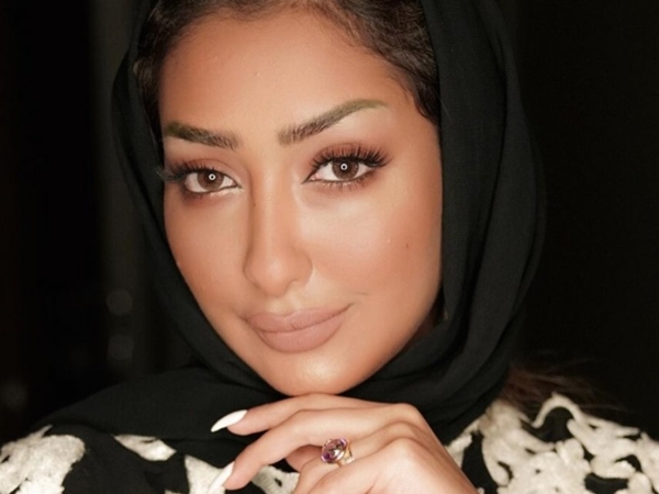 اضغط لمشاهدة الفيديو: خبيرة التجميل السعودية ريم السويدي تخلع الحجاب، وتبرر: "كنت مجبرة عليه"