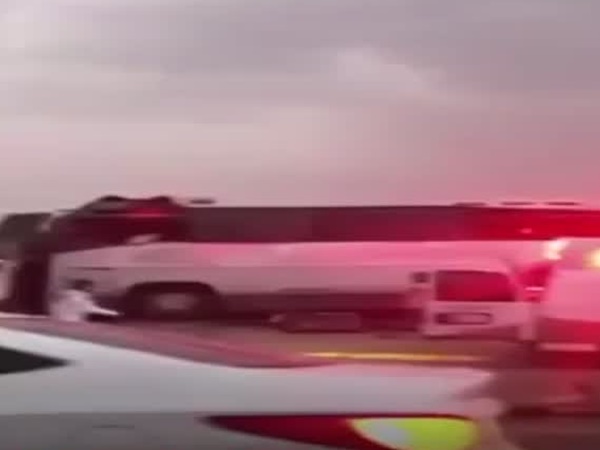 بالفيديو .. حادث مروري مروع بالمملكة والضحايا أكثر من 150 شخص