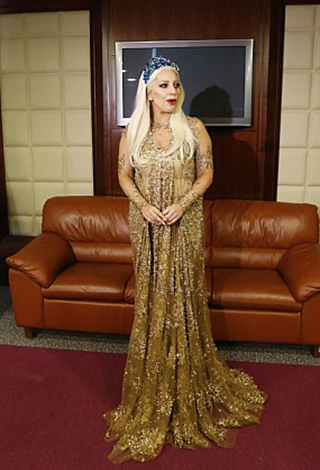 "Lady Gaga"  تصل الى دبي وحفل كبير مساء اليوم