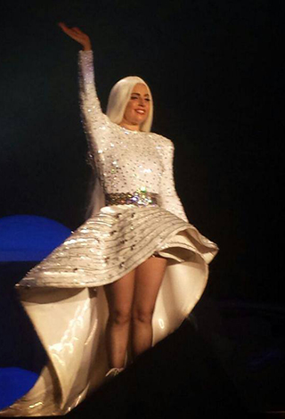 "Lady Gaga" تفتتح جولتها العالمية من دبي  