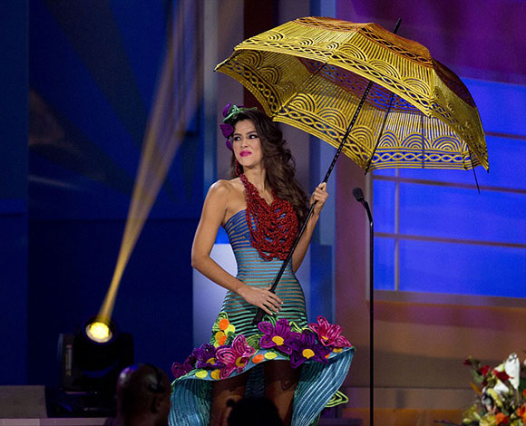 أجمل نساء العالم تفوز بلقب ملكة جمال الكون ... الكولومبية بولينا فيغا