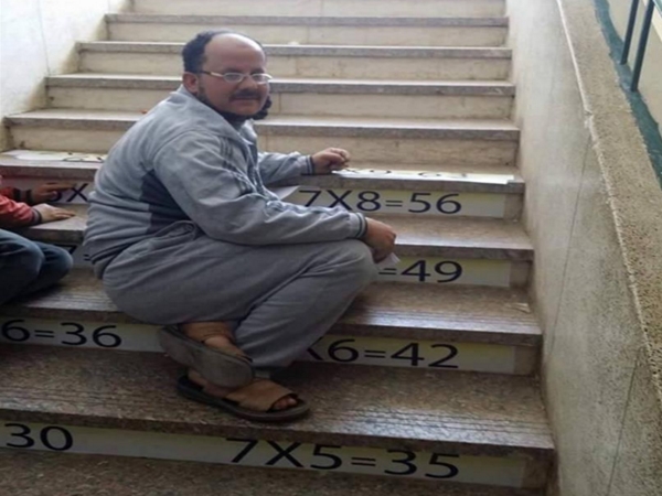 شاهد ماذا فعل هذا المعلم كي يساعد الطلبة على حفظ جدول الضرب