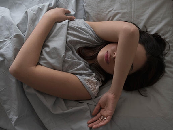 تخلص من هذه العادات السيئة حتى تستيقظ من النوم في كامل نشاطك