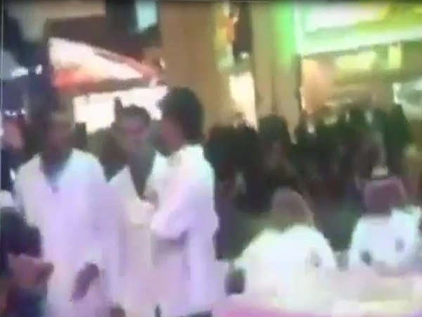 حفل تخرج مختلط لكلية طب الطائف .. والجامعة تنفي