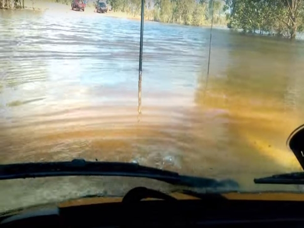 تويوتا لاند كروزر ليست للأرض فقط