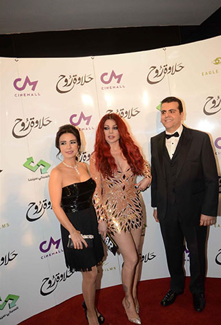 في إفتتاح "حلاوة روح": هيفا وهبي تصل بسيارة بورش وفنانة تعرضت لإغماء