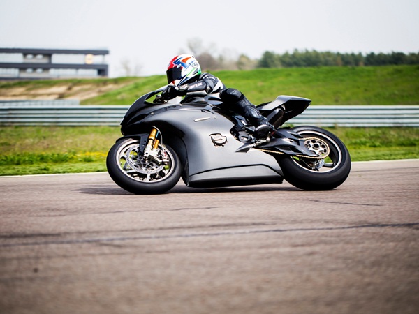 بالفيديو: أغلى دراجة نارية تُعرض في معرض موناكو