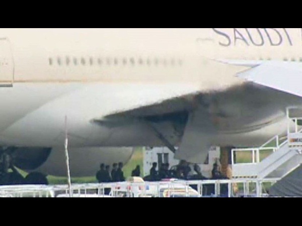 حقيقة ما حدث للطائرة السعودية المحتجزة في مانيلا