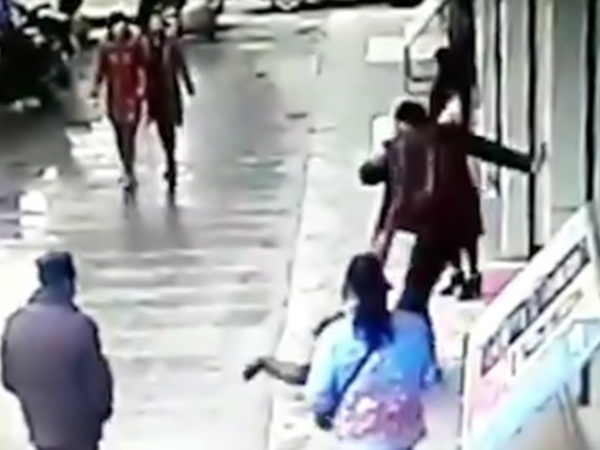 حاول سرقتها في وضح النهار .. وهذا ما حدث له