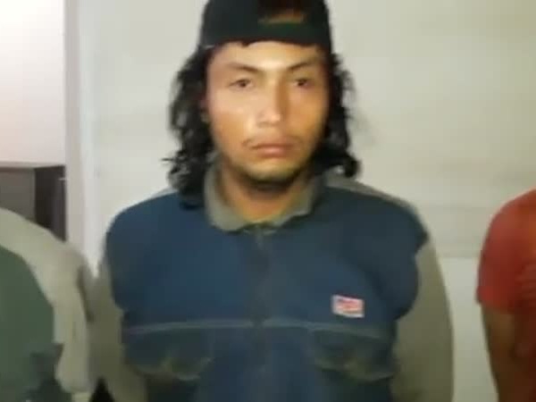 بدلًا من أن يوزع الهدايا يقتحم منزلًا