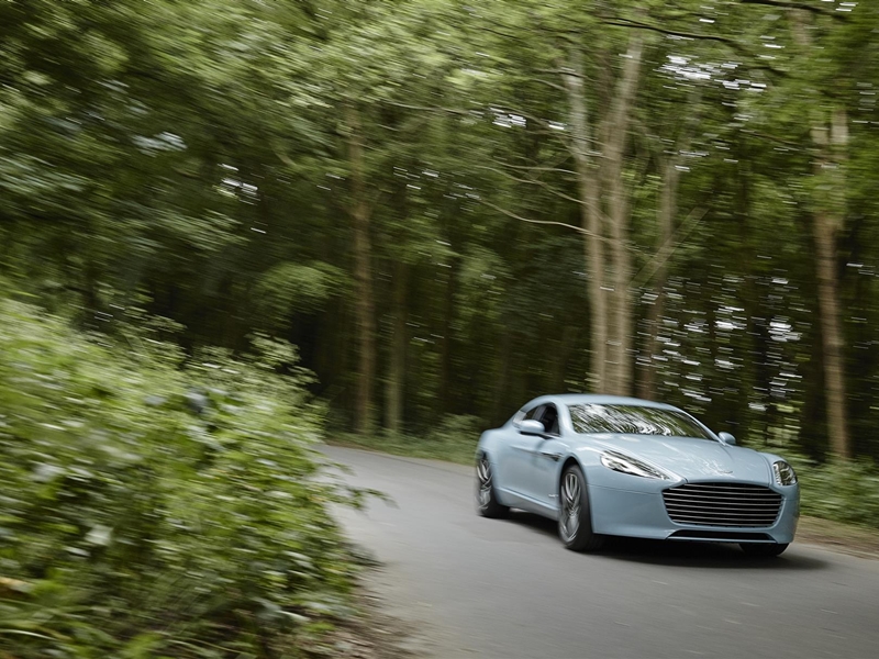 رؤية فريدة في ابتكارها: Hackett London تطلق النسخة المحدودة Aston Martin Q Rapide S
