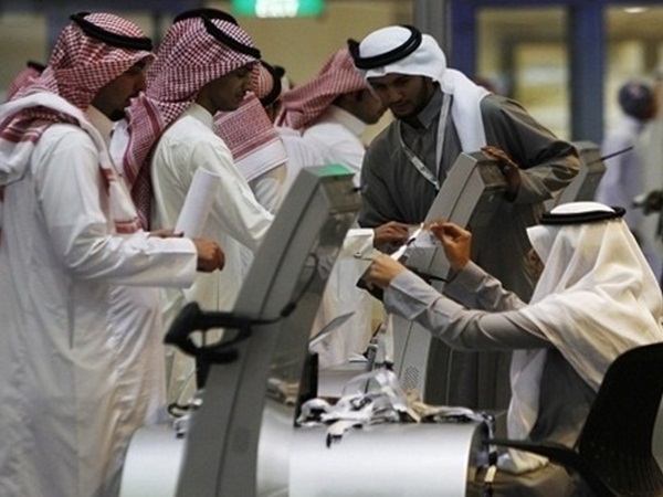 الكشف عن نسبة السعوديين الذين يتقاضون 10 آلاف ريال شهريًا