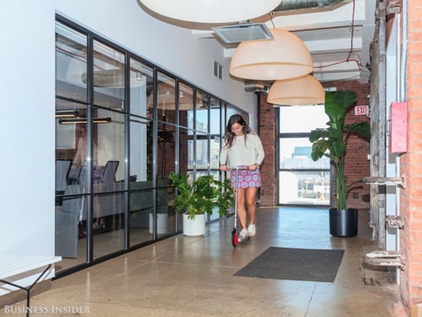 كيف رفه هؤلاء عن موظفيهم .. لن تصدق أن هذه مقرات عمل