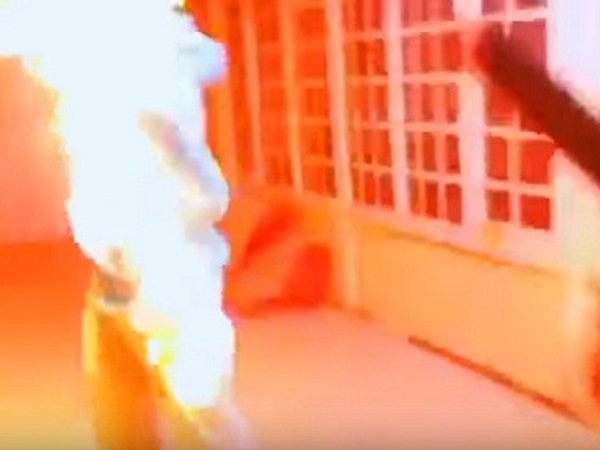 لن تصدق ما ستشاهده، مذيع كويتي يشعل النار في ضيفه!