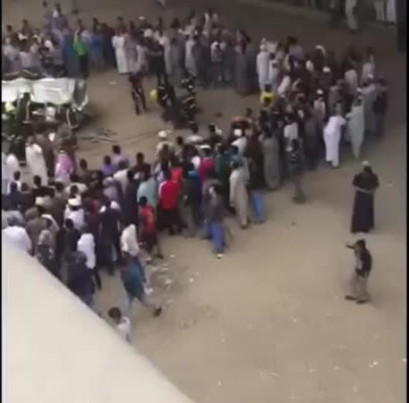حادث أليم وقع في جدة .. سقطت سيارة من أعلى الجسر