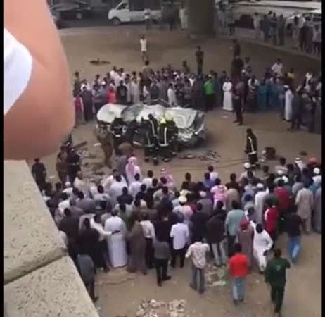حادث أليم وقع في جدة .. سقطت سيارة من أعلى الجسر
