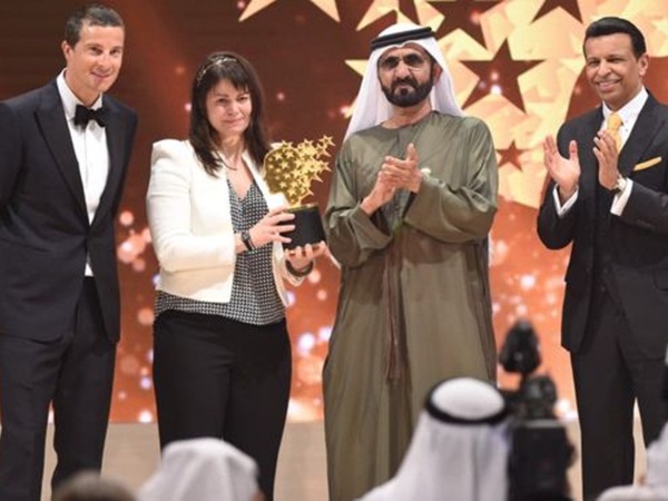 محمد بن راشد يمنح معلمة كندية مليون دولار