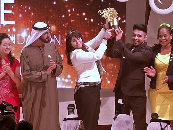 محمد بن راشد يمنح معلمة كندية مليون دولار