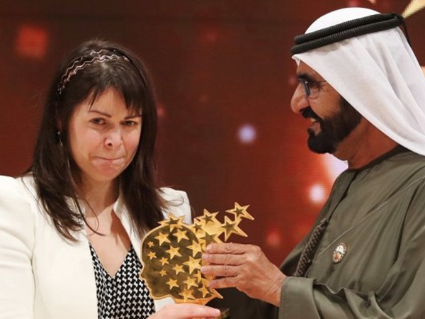 محمد بن راشد يمنح معلمة كندية مليون دولار